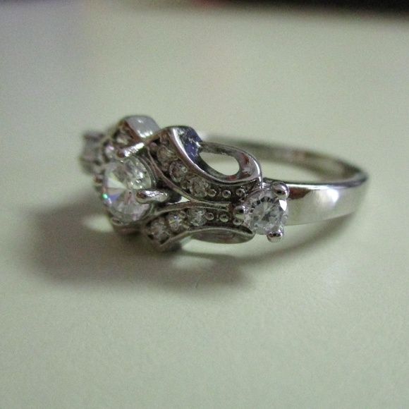 White Sapphire Ring - Picture 6 of 8